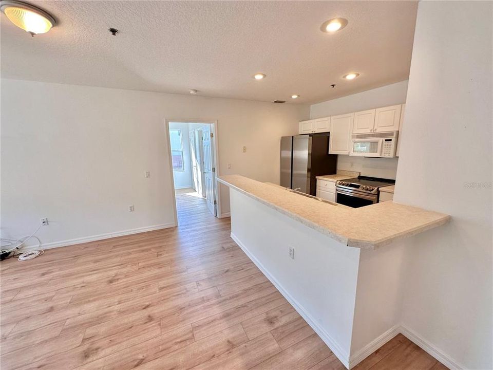 For Sale: $398,500 (2 beds, 2 baths, 1020 Square Feet)