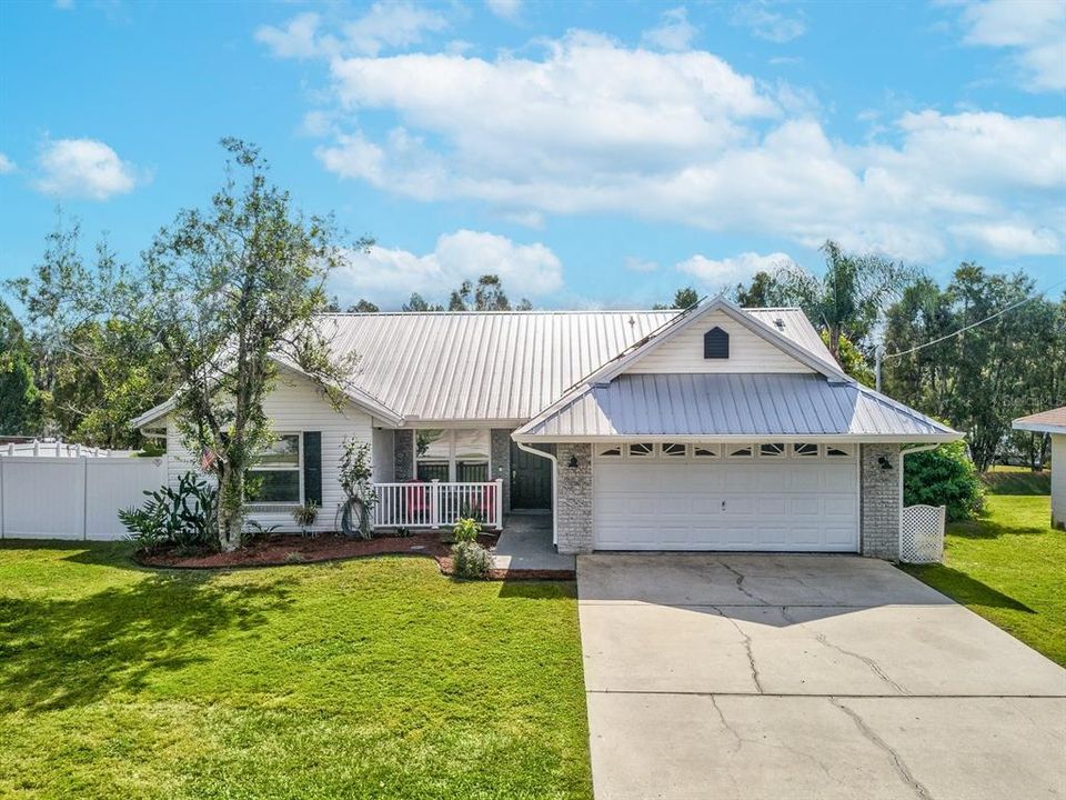 Recently Sold: $325,000 (3 beds, 2 baths, 1277 Square Feet)