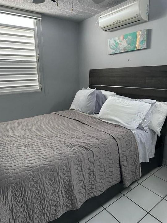 Vendido Recientemente: $285,000 (4 camas, 2 baños, 100 Pies cuadrados)