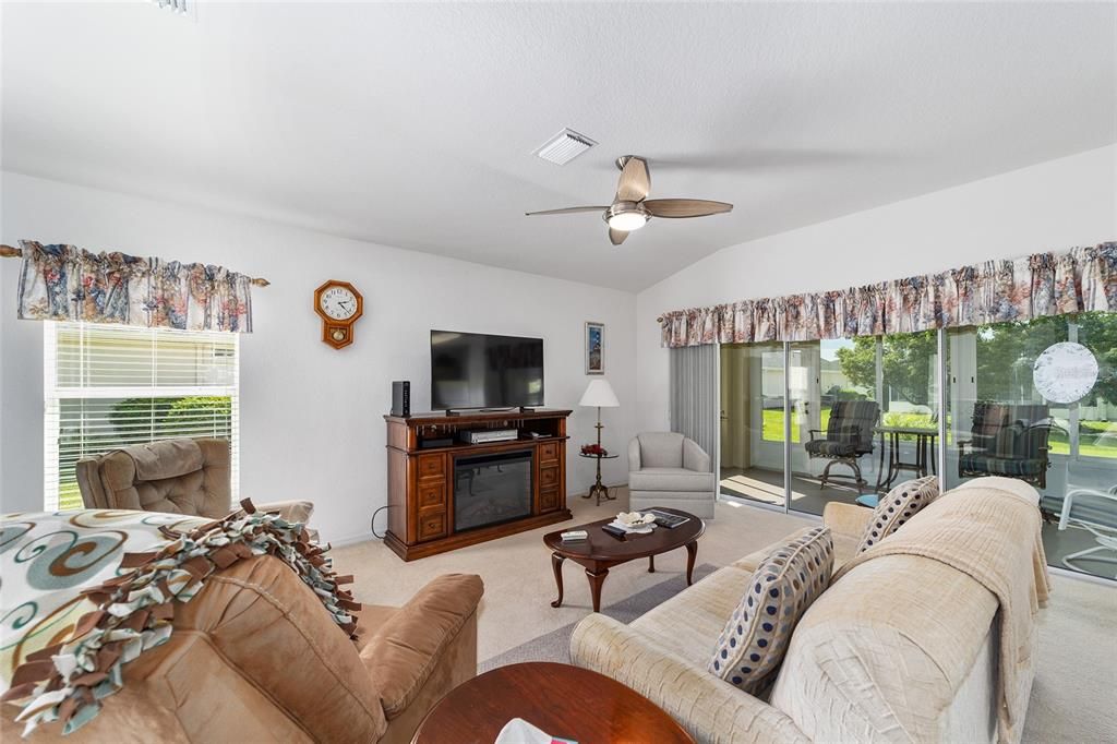 Recently Sold: $275,000 (2 beds, 2 baths, 1366 Square Feet)