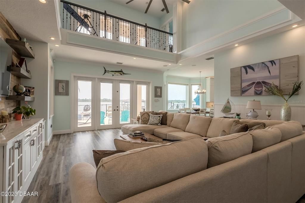 Recently Sold: $2,200,000 (5 beds, 4 baths, 3905 Square Feet)