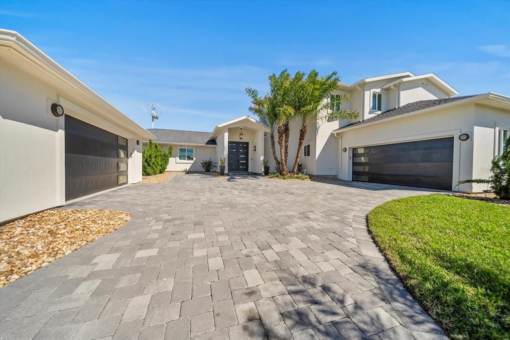 Recently Sold: $1,899,900 (4 beds, 5 baths, 3711 Square Feet)