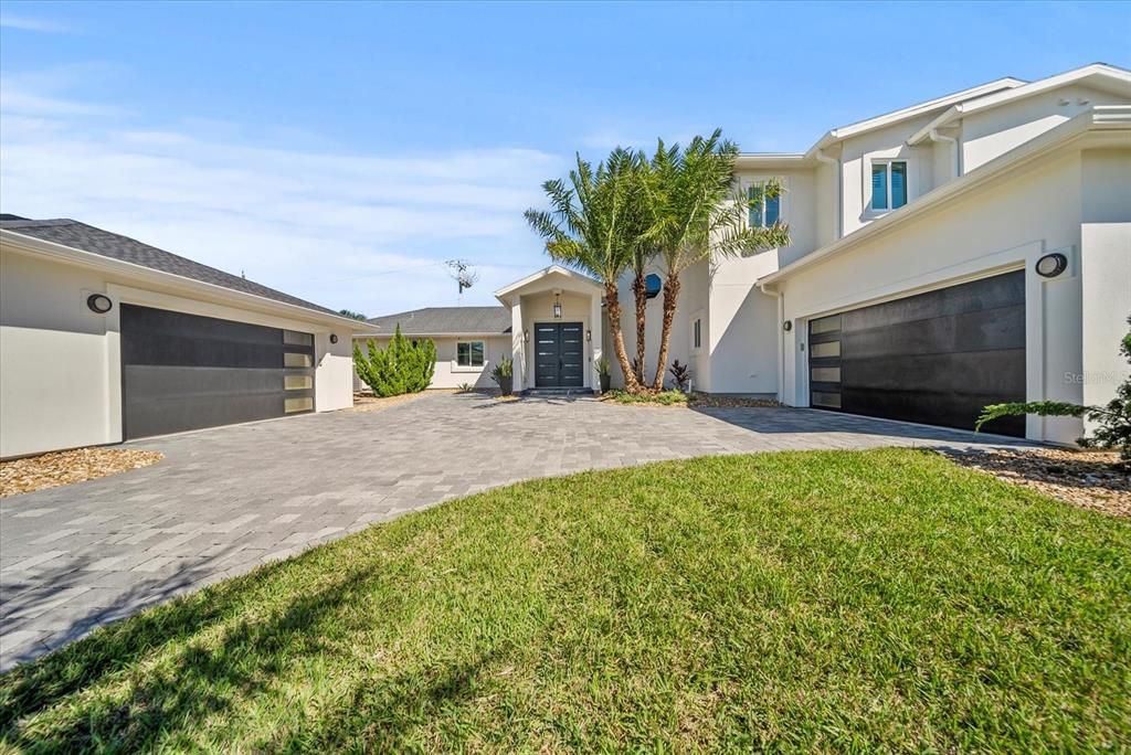 Recently Sold: $1,899,900 (4 beds, 5 baths, 3711 Square Feet)