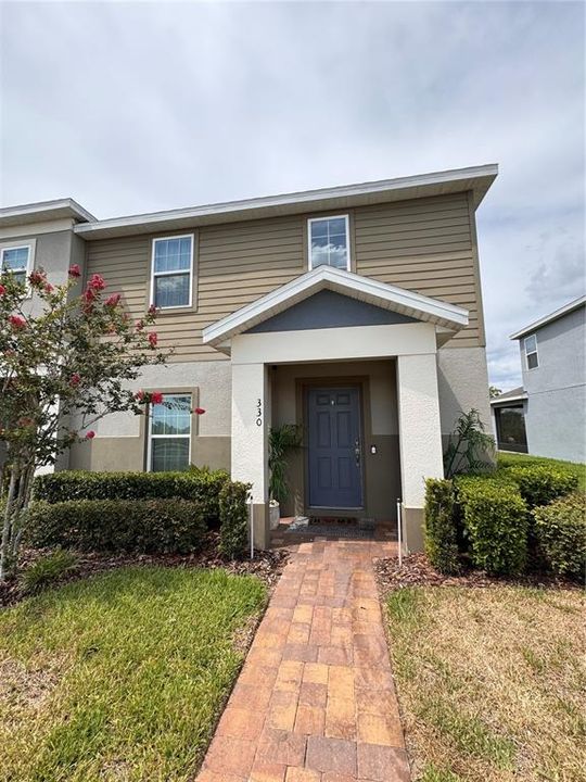 Active With Contract: $2,600 (4 beds, 3 baths, 1606 Square Feet)