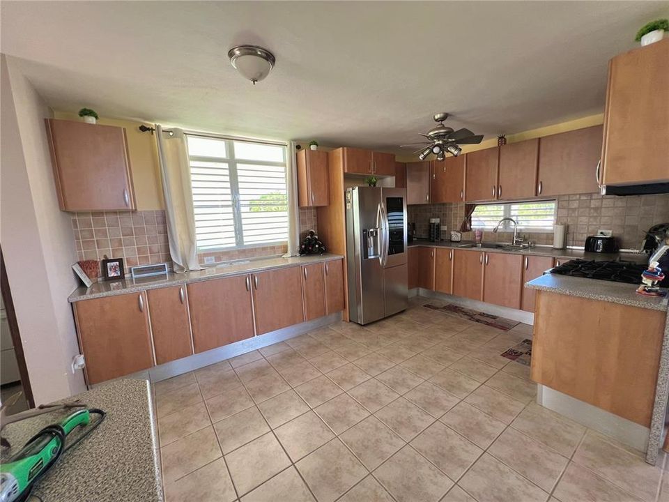For Sale: $410,000 (4 beds, 2 baths, 1693 Square Feet)
