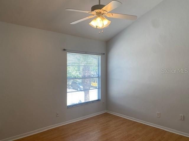 For Sale: $330,000 (2 beds, 2 baths, 965 Square Feet)