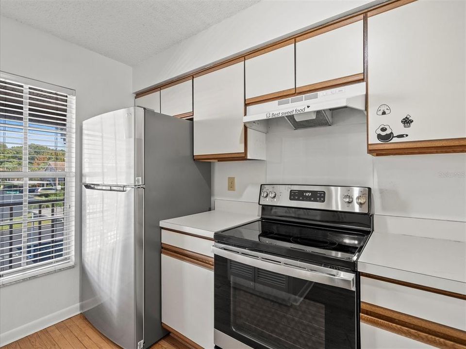 Active With Contract: $118,000 (2 beds, 1 baths, 835 Square Feet)