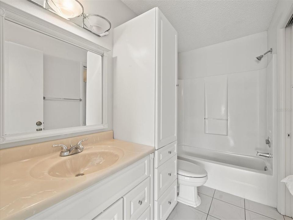 Active With Contract: $118,000 (2 beds, 1 baths, 835 Square Feet)