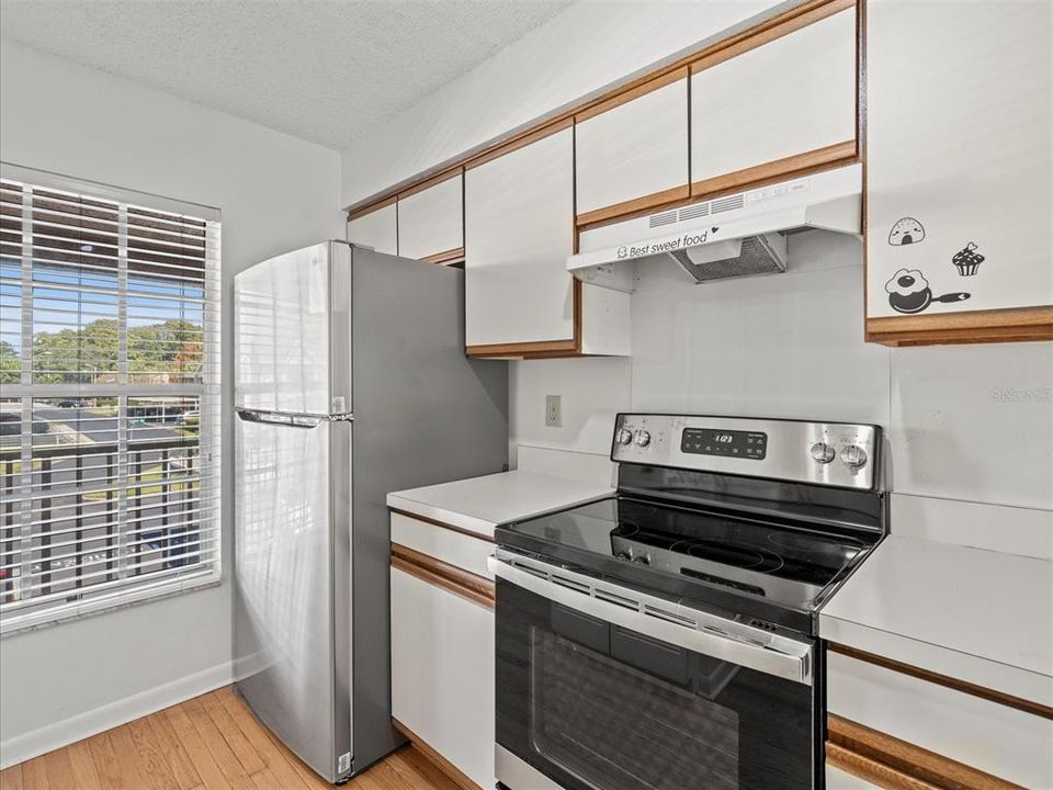 Active With Contract: $118,000 (2 beds, 1 baths, 835 Square Feet)