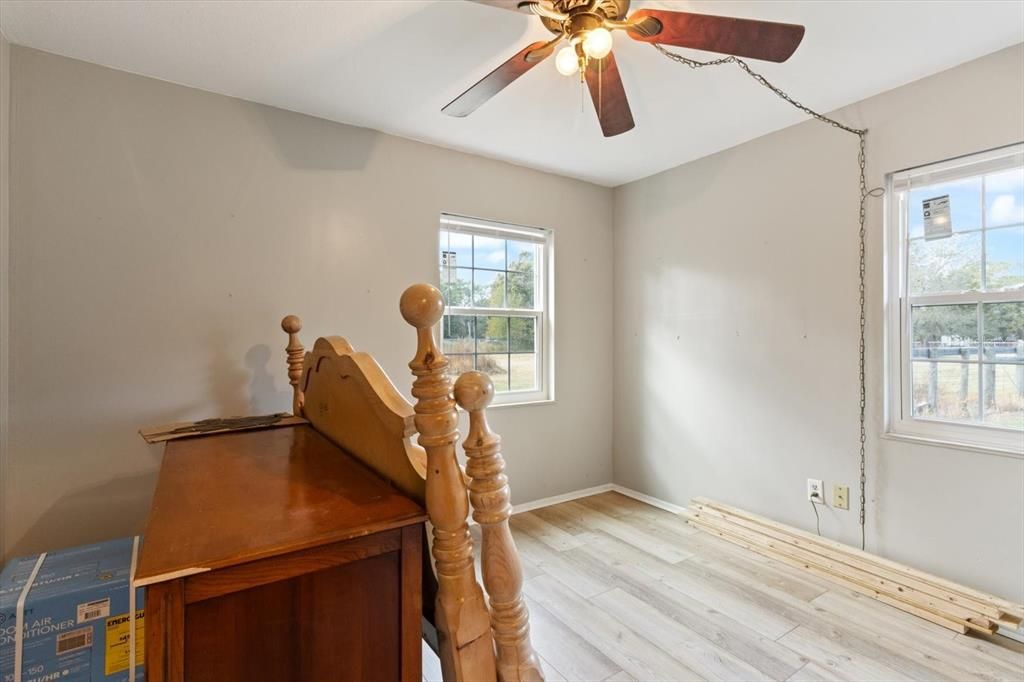 Active With Contract: $219,000 (2 beds, 1 baths, 759 Square Feet)