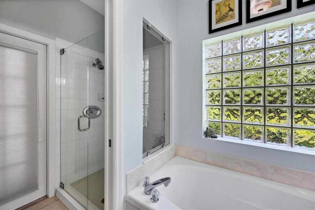 最近售出: $560,000 (3 贝兹, 2 浴室, 1689 平方英尺)