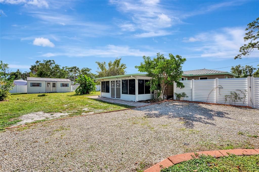 Active With Contract: $899,900 (2 beds, 2 baths, 1080 Square Feet)