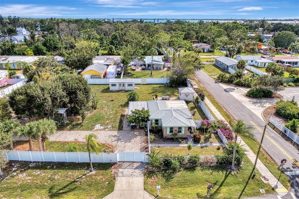 Active With Contract: $899,900 (2 beds, 2 baths, 1080 Square Feet)