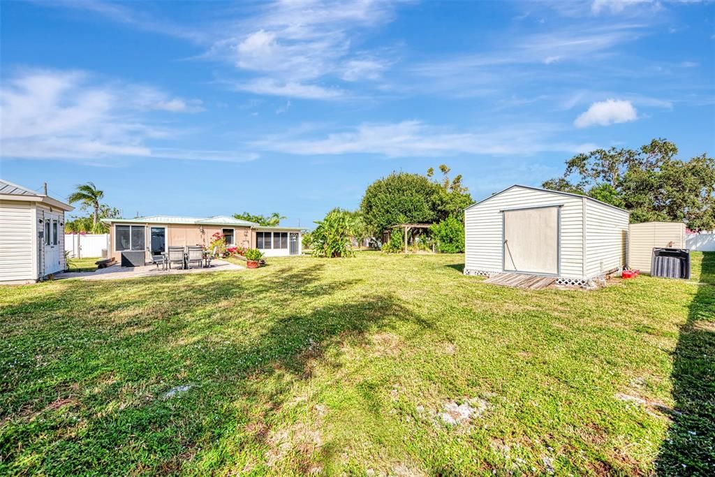 Active With Contract: $899,900 (2 beds, 2 baths, 1080 Square Feet)