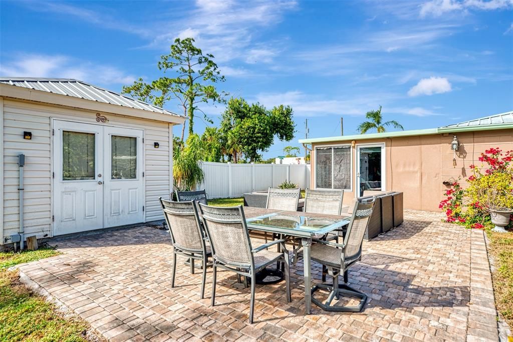 Active With Contract: $899,900 (2 beds, 2 baths, 1080 Square Feet)