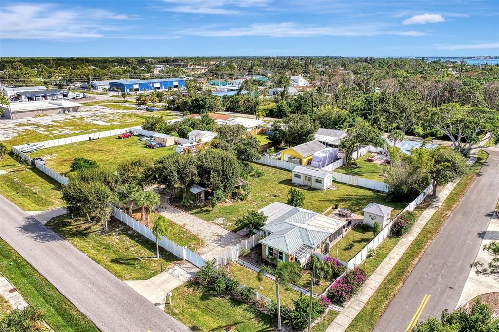 Active With Contract: $899,900 (2 beds, 2 baths, 1080 Square Feet)