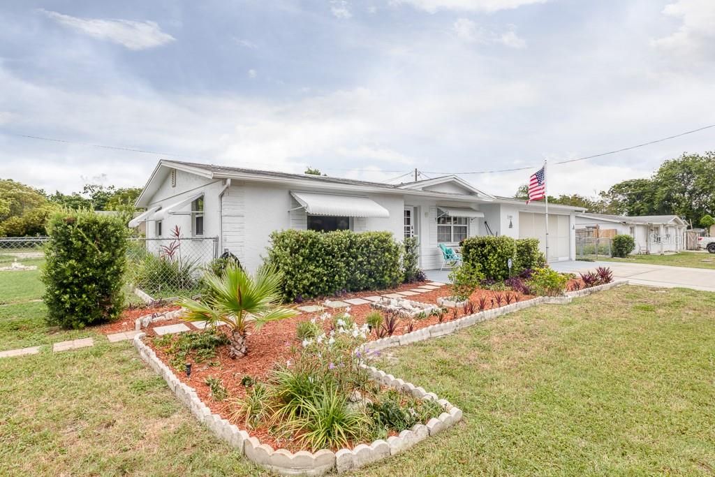 Recently Sold: $195,000 (2 beds, 2 baths, 1051 Square Feet)