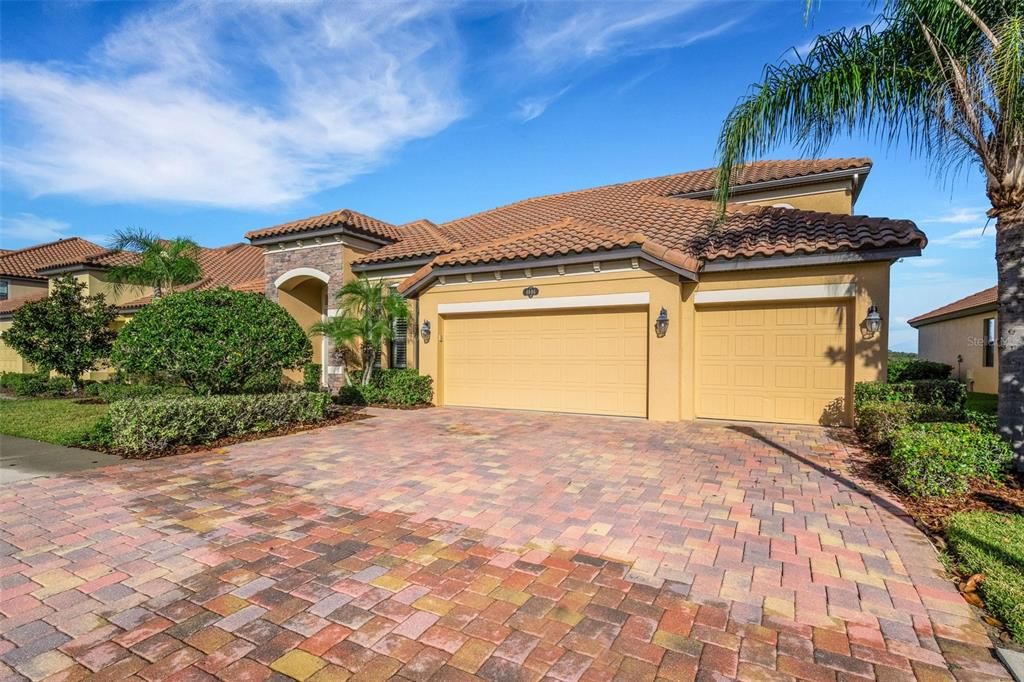 Active With Contract: $589,900 (5 beds, 4 baths, 3243 Square Feet)