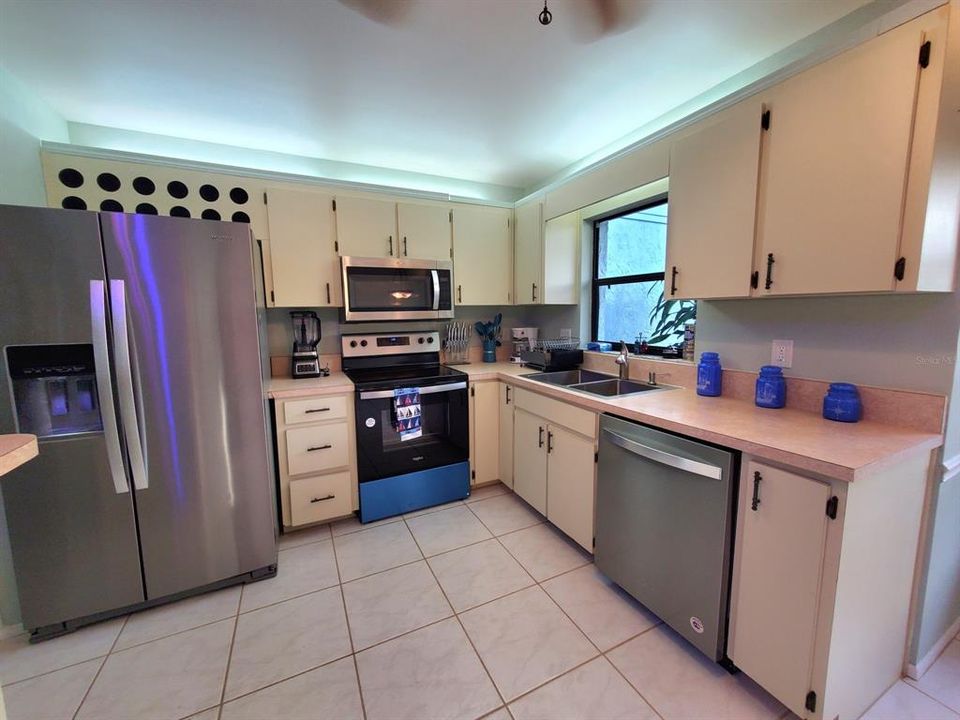 For Rent: $2,897 (3 beds, 2 baths, 1844 Square Feet)