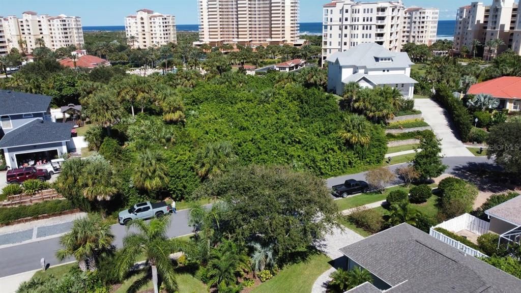 Под контрактом: $590,000 (0.20 acres)