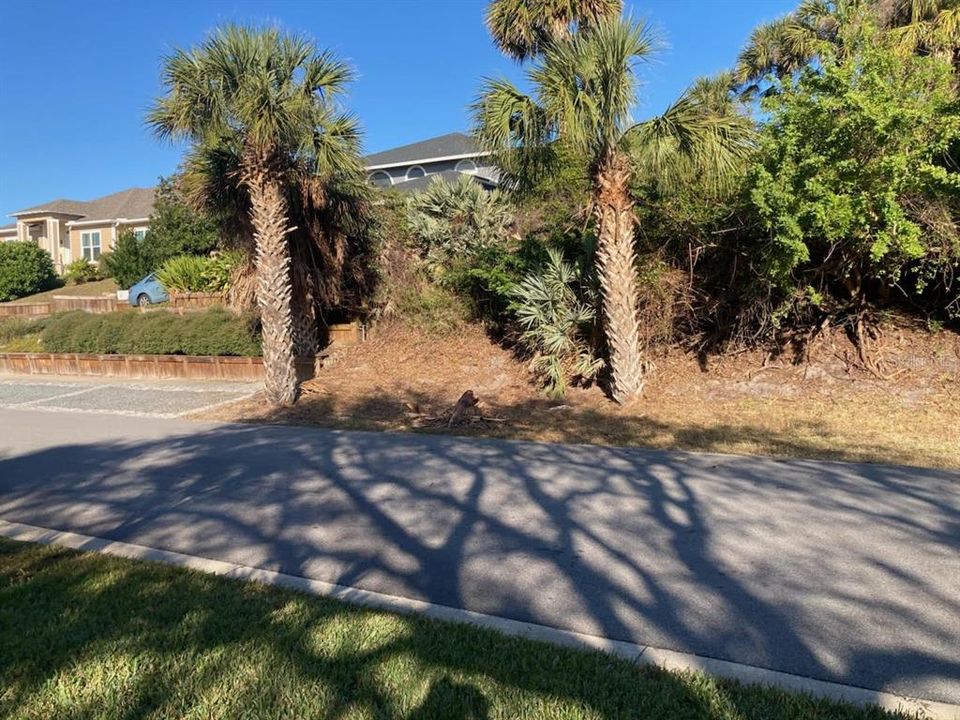 Под контрактом: $590,000 (0.20 acres)