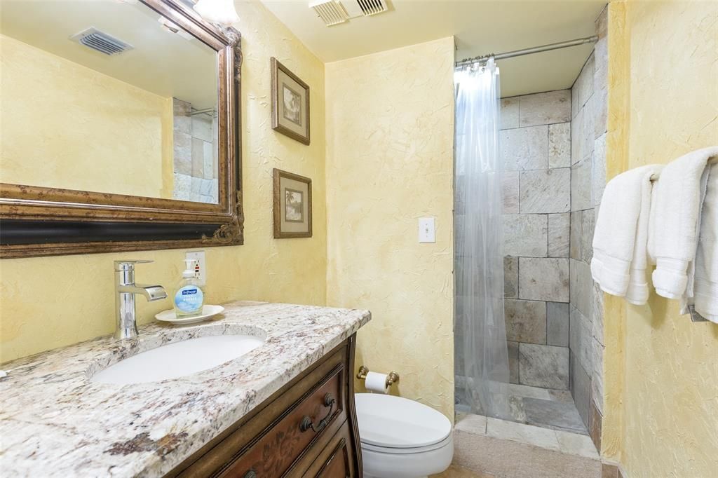 В аренду: $5,000 (2 спален, 2 ванн, 1214 Квадратных фут)