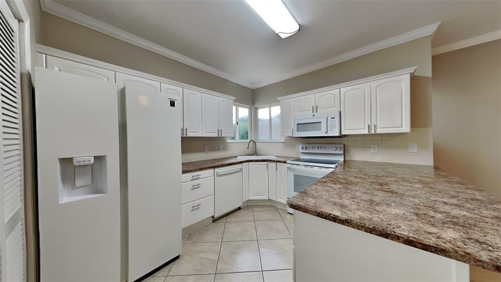For Sale: $269,900 (2 beds, 2 baths, 1300 Square Feet)