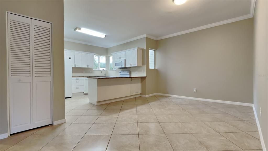 For Sale: $269,900 (2 beds, 2 baths, 1300 Square Feet)