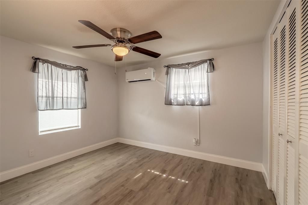 For Sale: $165,000 (2 beds, 2 baths, 728 Square Feet)