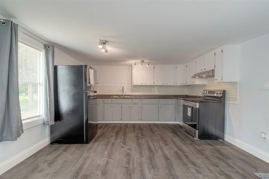 For Sale: $165,000 (2 beds, 2 baths, 728 Square Feet)