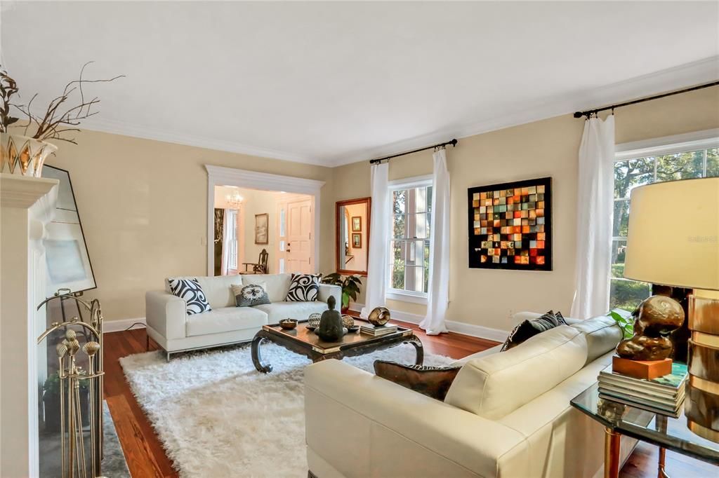 Recently Sold: $965,000 (5 beds, 4 baths, 5298 Square Feet)