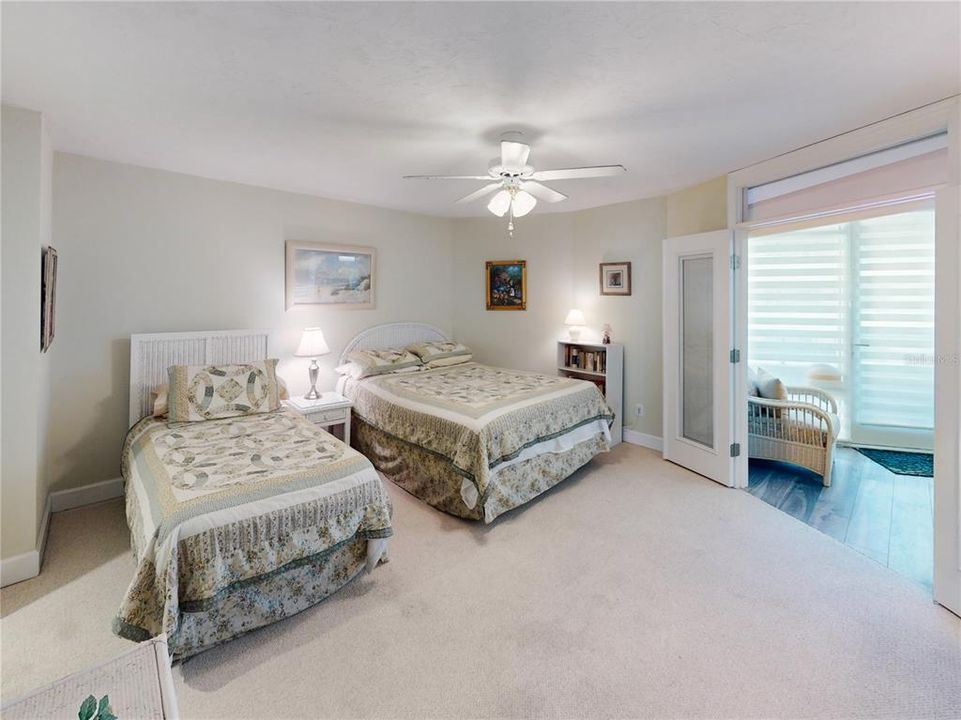 2nd bedroom off entry area with Queen bed and Twinbed