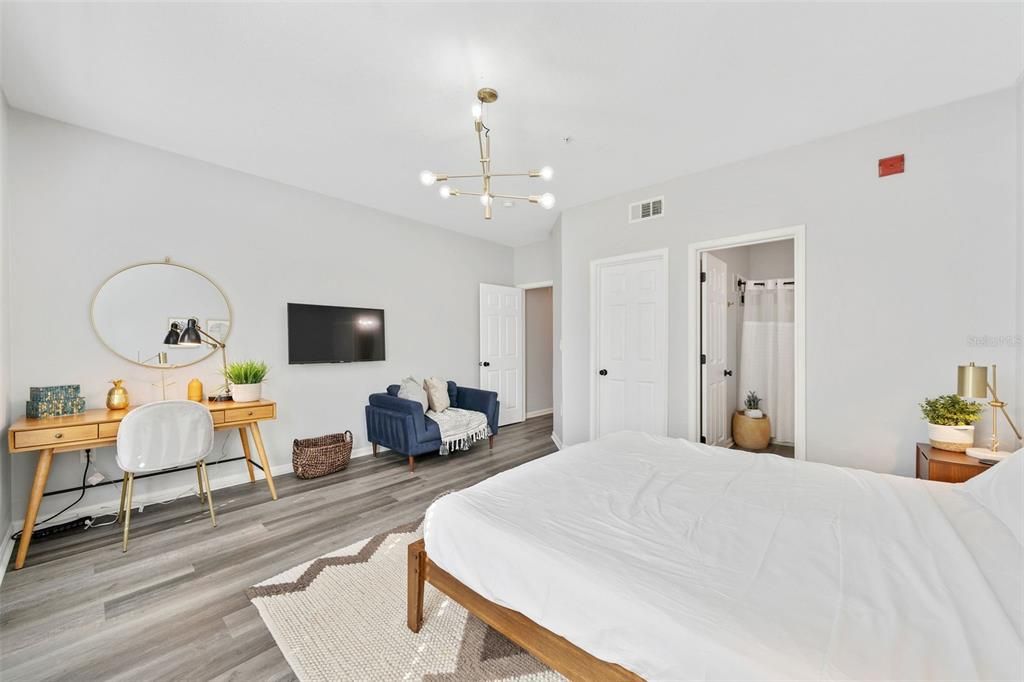 Active With Contract: $2,950 (2 beds, 2 baths, 1234 Square Feet)
