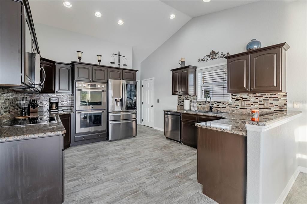 Recently Sold: $650,000 (3 beds, 3 baths, 2404 Square Feet)