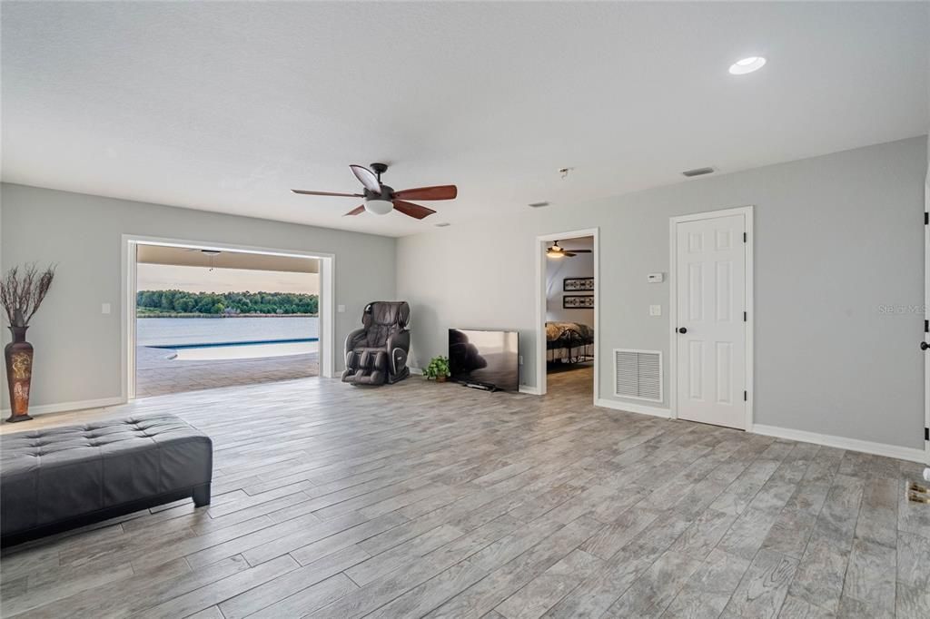 Recently Sold: $650,000 (3 beds, 3 baths, 2404 Square Feet)