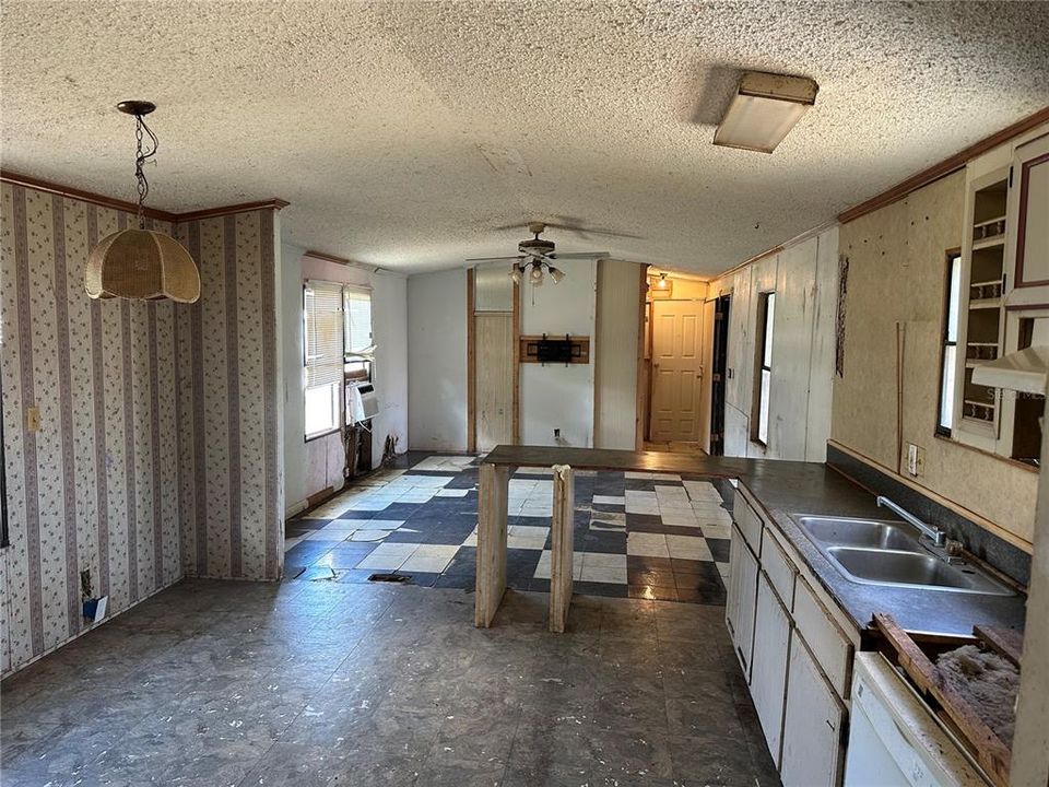 Recently Sold: $76,000 (2 beds, 2 baths, 924 Square Feet)