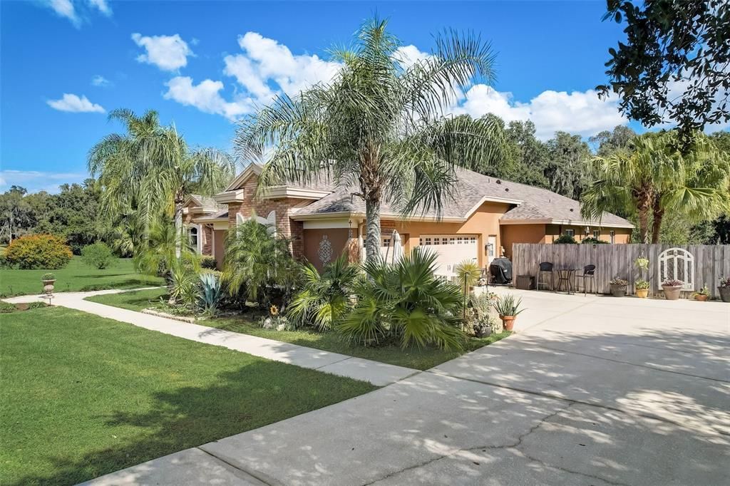 Recently Sold: $800,000 (4 beds, 3 baths, 3610 Square Feet)