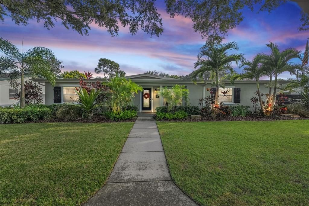 Recently Sold: $700,000 (3 beds, 3 baths, 2078 Square Feet)