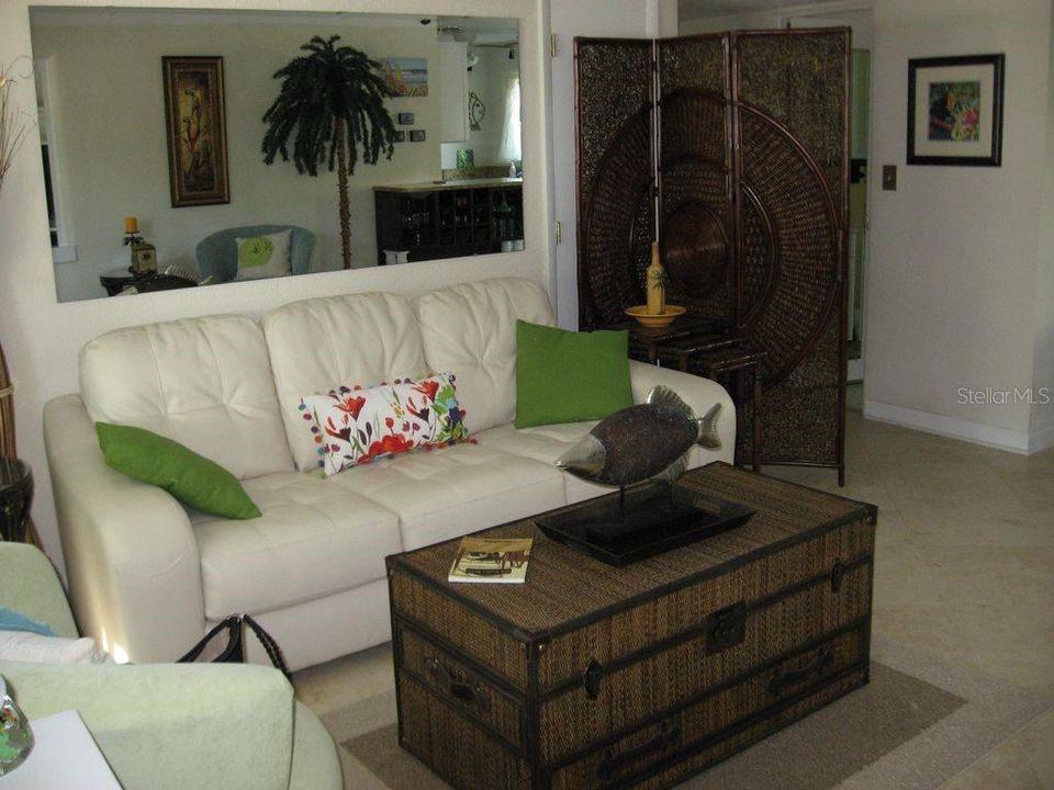 For Rent: $3,800 (2 beds, 1 baths, 1100 Square Feet)