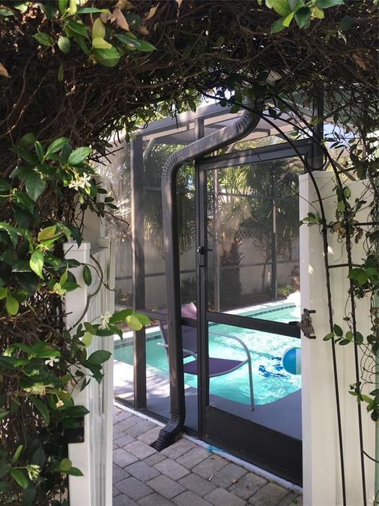 For Rent: $3,800 (2 beds, 1 baths, 1100 Square Feet)