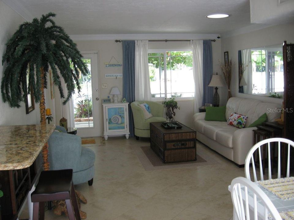 For Rent: $3,800 (2 beds, 1 baths, 1100 Square Feet)