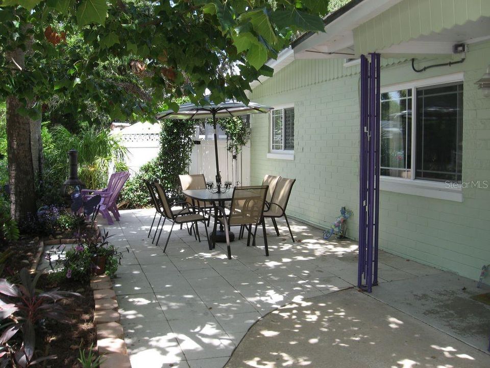 For Rent: $3,800 (2 beds, 1 baths, 1100 Square Feet)