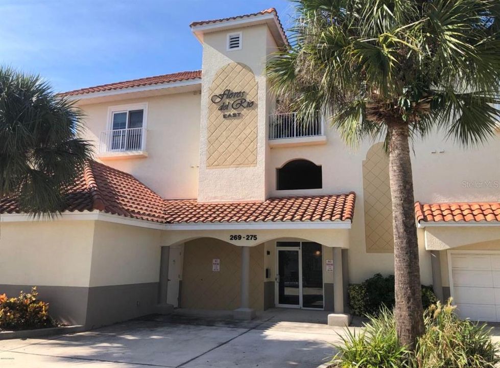 Recently Sold: $685,000 (3 beds, 3 baths, 2409 Square Feet)