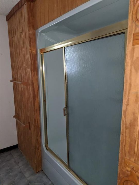 Vendido Recientemente: $99,900 (3 camas, 2 baños, 2400 Pies cuadrados)