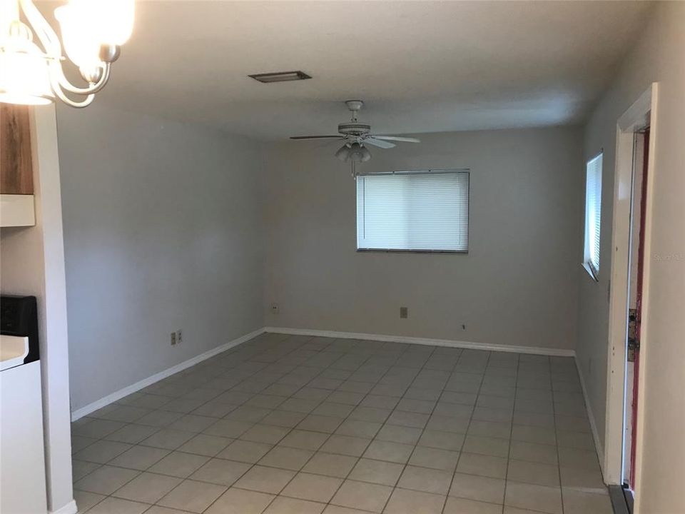 Recently Rented: $800 (2 beds, 1 baths, 912 Square Feet)