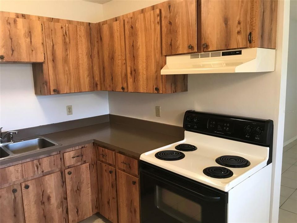 Recently Rented: $800 (2 beds, 1 baths, 912 Square Feet)