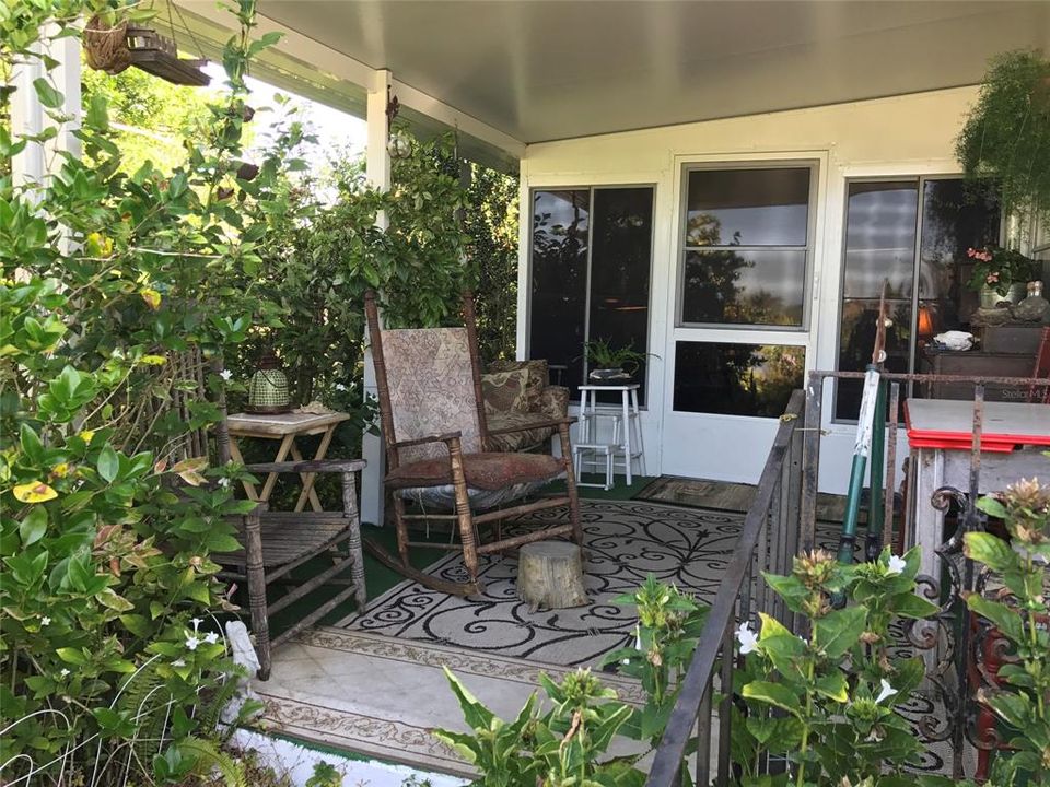 Recently Sold: $68,900 (2 beds, 1 baths, 914 Square Feet)