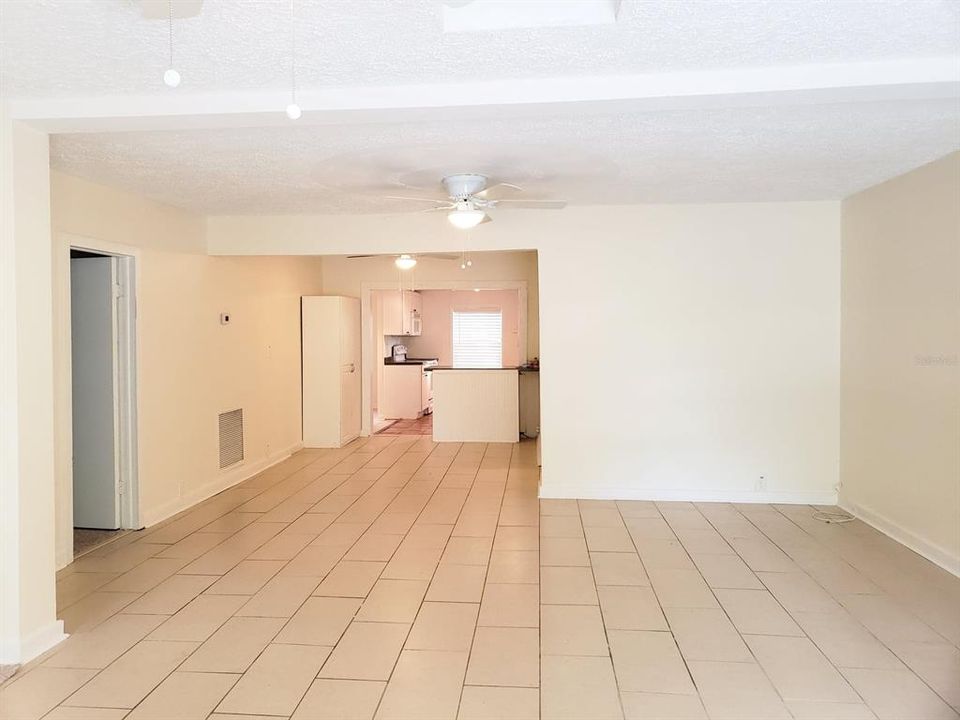 Recently Sold: $169,900 (2 beds, 1 baths, 1410 Square Feet)