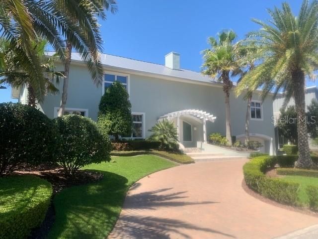 Recently Sold: $2,500,000 (3 beds, 4 baths, 4564 Square Feet)
