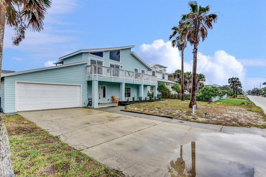 Recently Sold: $564,000 (3 beds, 2 baths, 2233 Square Feet)